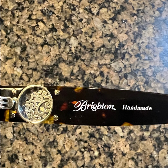 New Brighton Contempo Medallion Sunglasses - Picture 6 of 7